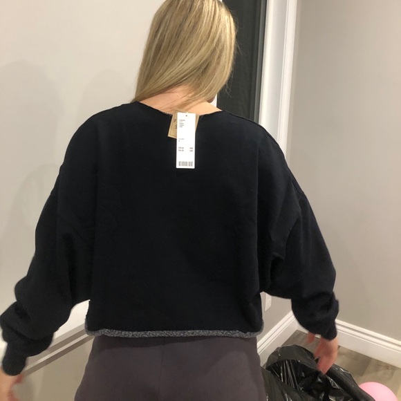 Black cropped v neck sweater✨ - Picture 3 of 5